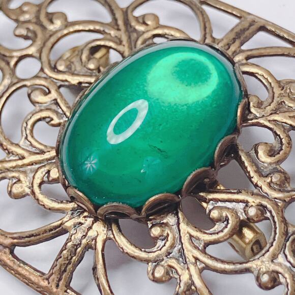 Vintage Mid Century Gold Tone Filigree Brooches Red Green Glass Cabochons Set - Picture 5 of 12